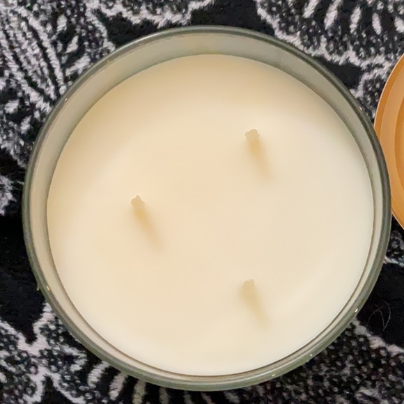 Bath and body works saltwater breeze candle - Picture 2 of 3